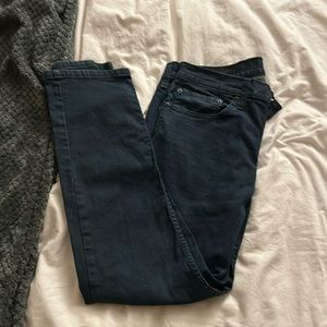 I am selling jeans they are from Levi’s